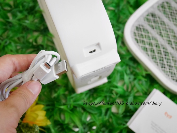 捕蚊燈推薦【Yeelight】滅蚊燈 誘蚊燈、捕蚊拍二合一,USB供電,移動便利,輕巧不佔空間