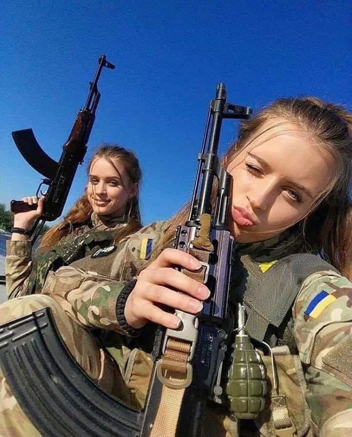 哇.烏克蘭女兵咧