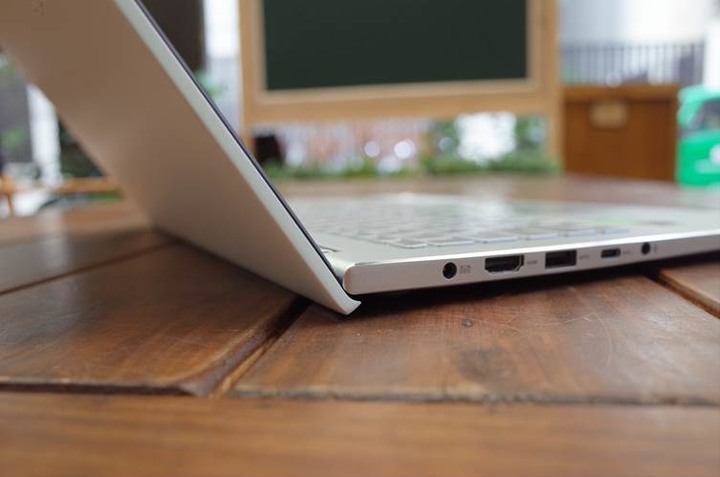 ASUS VivoBook S533 15.6吋 幻彩白,白色控必敗款開箱分享!