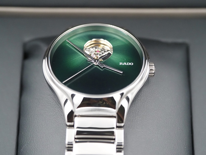 一窺極簡美學的 Rado True Secret 機械腕錶(開箱)