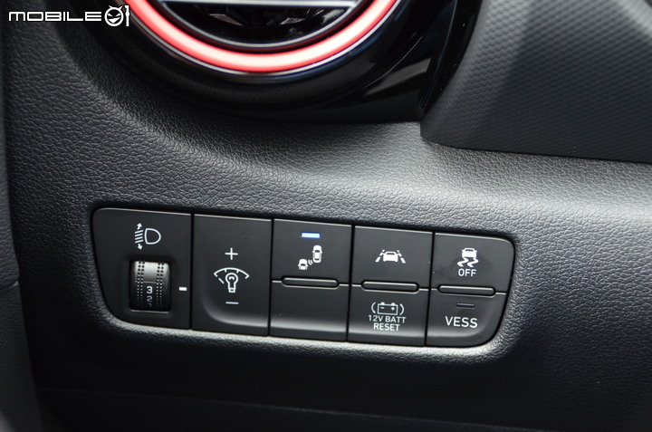 Hyundai Kona Hybrid 試駕,油電休旅新勢力!