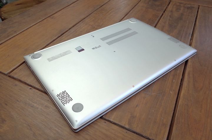 ASUS VivoBook S533 15.6吋 幻彩白,白色控必敗款開箱分享!