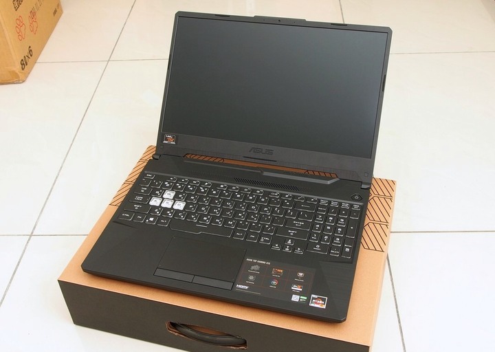 新一代香香機 ASUS TUF GAMING A15 FA506 開箱