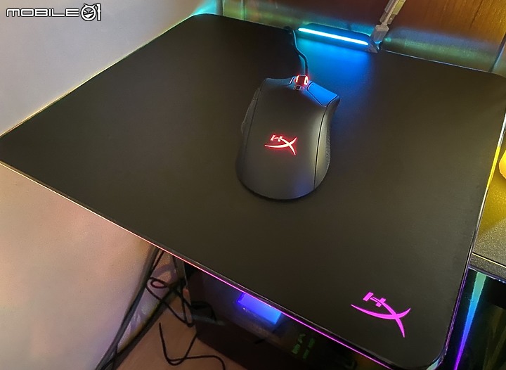 點我看大圖 多按鈕輕量經典手感 HyperX Pulsefire Raid 新鼠 FURY Ultra RGB 鼠墊開箱