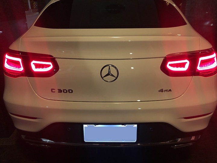 開箱 - GLC 300 COUPE 2020 白