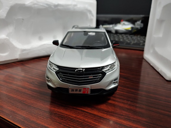 [開箱]1/18 CHEVROLET EQUINOX