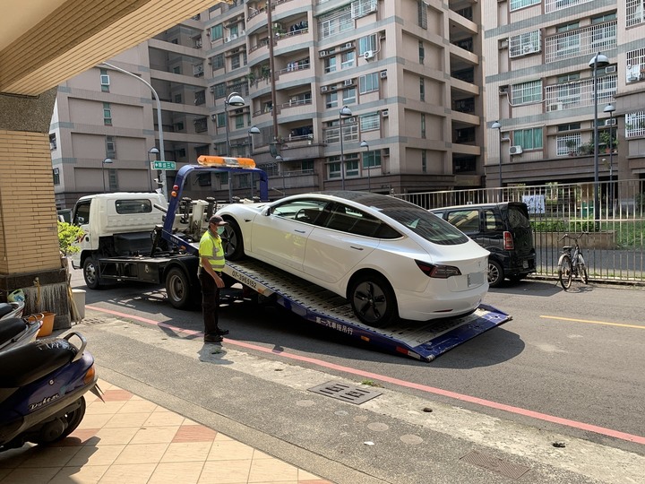 [開箱] 從Mazda 3到Model 3 5000公里用車心得分享