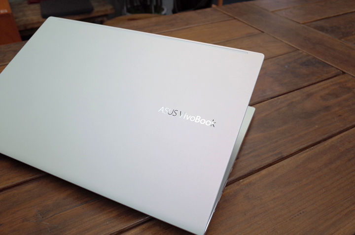 ASUS VivoBook S533 15.6吋 幻彩白,白色控必敗款開箱分享!