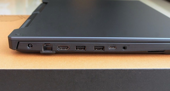新一代香香機 ASUS TUF GAMING A15 FA506 開箱
