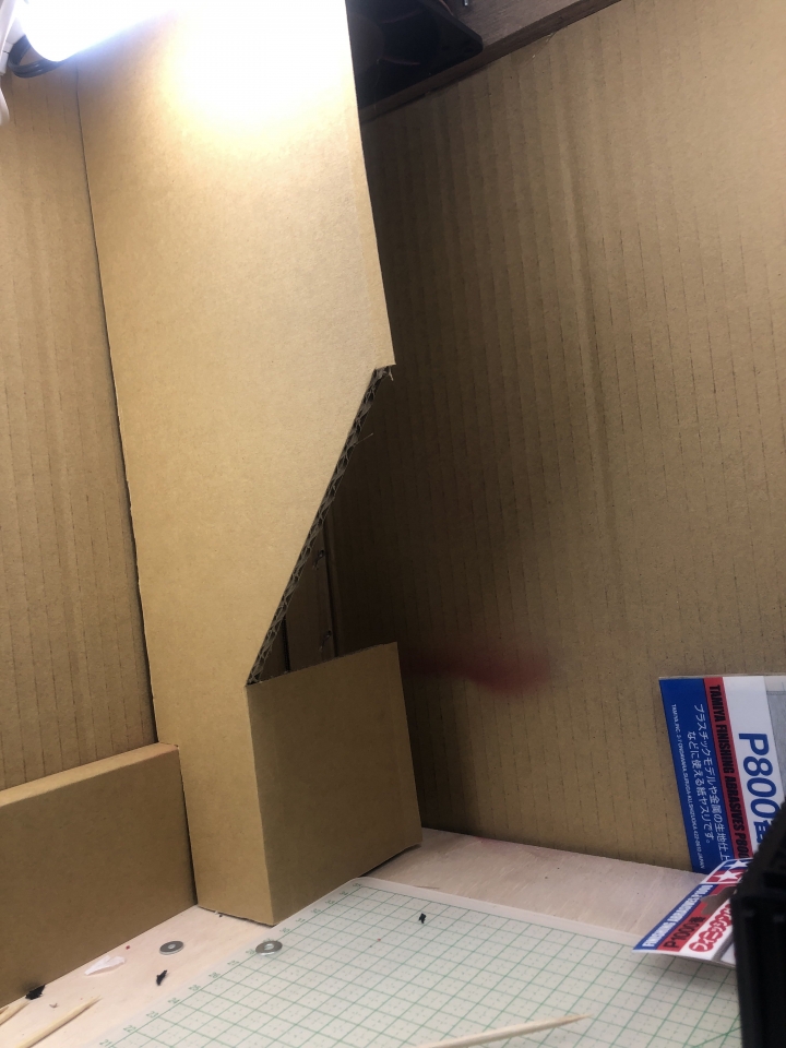 自己的工作區自己做(噴漆箱兼工作檯)