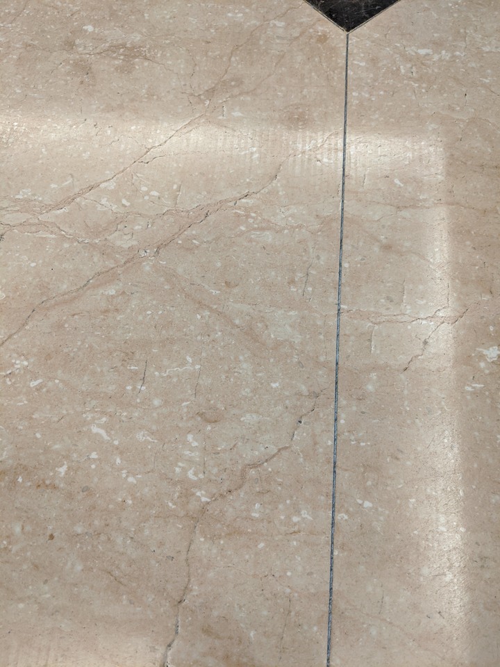 磁磚上的水泥痕跡怎麼清
