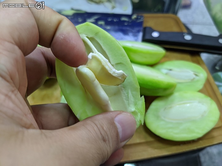 春末夏初就是青芒果的季節,動手來做芒果青吧~~