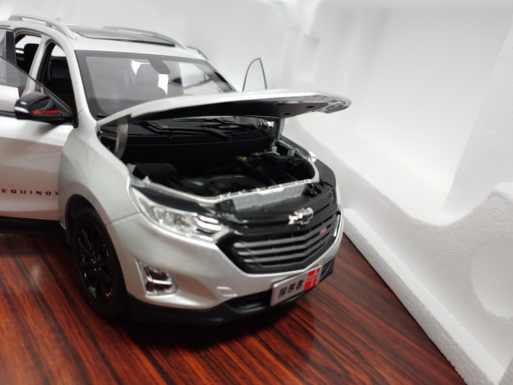[開箱]1/18 CHEVROLET EQUINOX