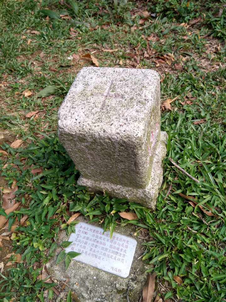 開四驅車就是要上山玩泥巴啊!