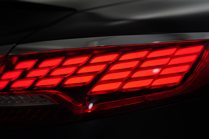 點我看大圖 開箱文/我的第一部賓士車 AMG S63 Coupe Yellow Night Edition