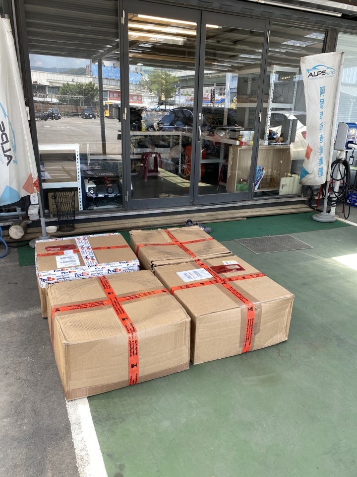 5/1 更新了 M4 GTS 中古鋁圈 開箱文