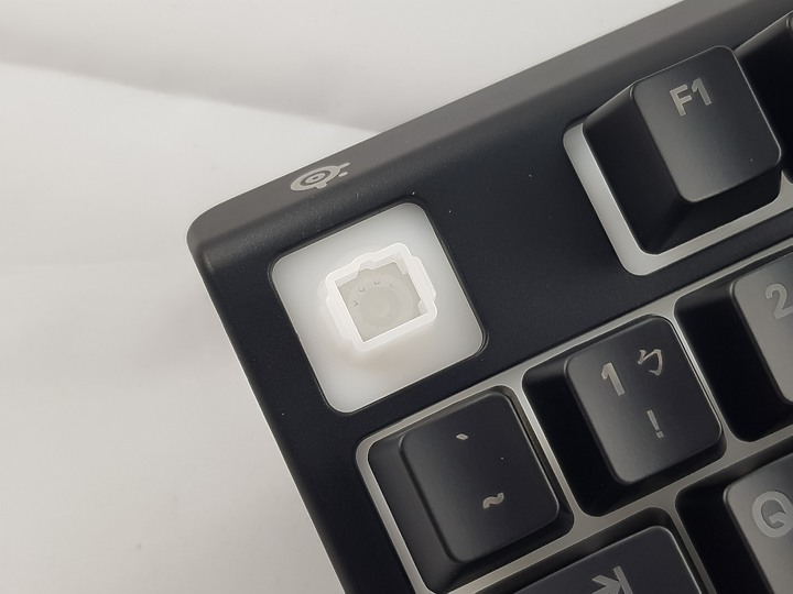「小亞開箱」 steelseries APEX 3 薄膜式鍵盤 防水靜音，低調秀一波