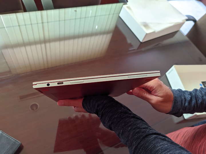 [開箱]三星Galaxy ChromeBook精美紅色機