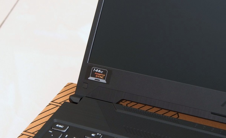 新一代香香機 ASUS TUF GAMING A15 FA506 開箱