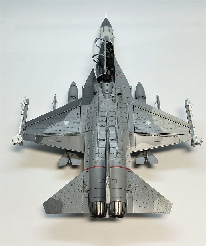 點我看大圖 FREEDOM 1/48 F-CK-1D 經國號戰機