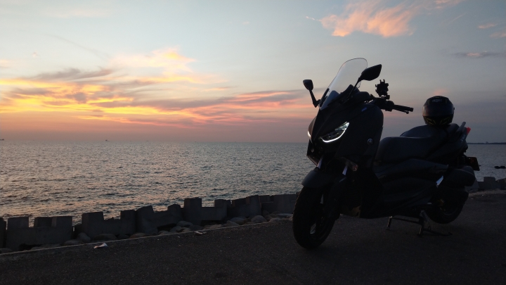 XMAX300台南黃金海岸~追日~