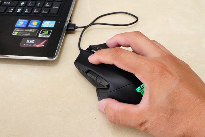 (開箱) FANTECH WGC1 充電式RGB 2.4G無線電競滑鼠