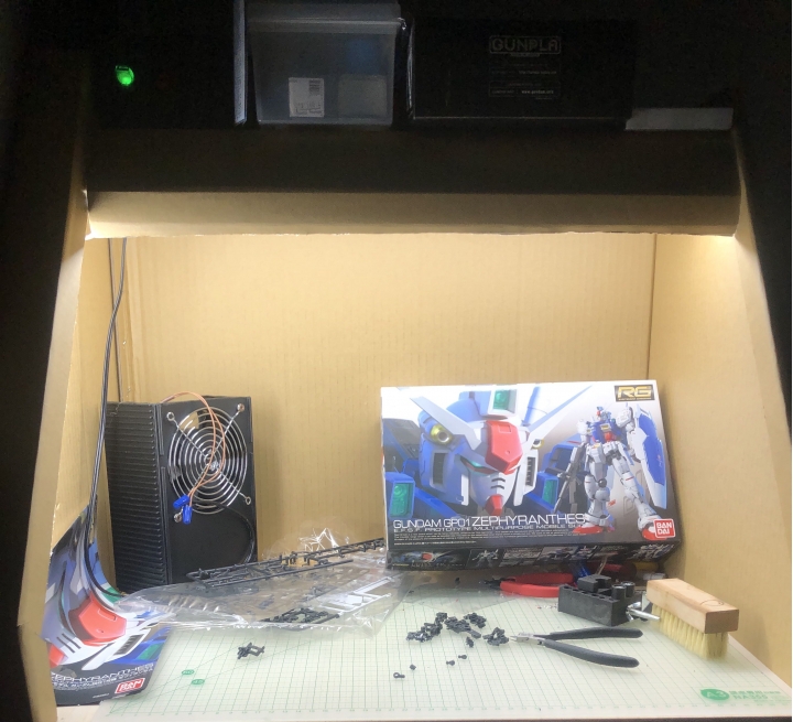 自己的工作區自己做(噴漆箱兼工作檯)