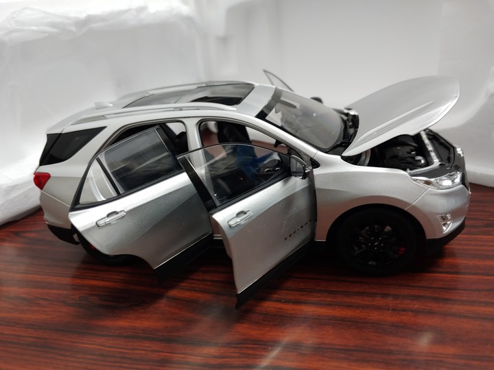 [開箱]1/18 CHEVROLET EQUINOX
