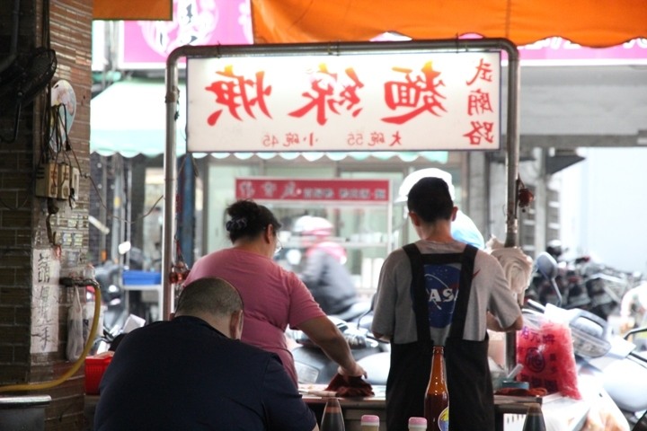 高 雄 苓 雅 廟 口 美 食 巡 禮 騎