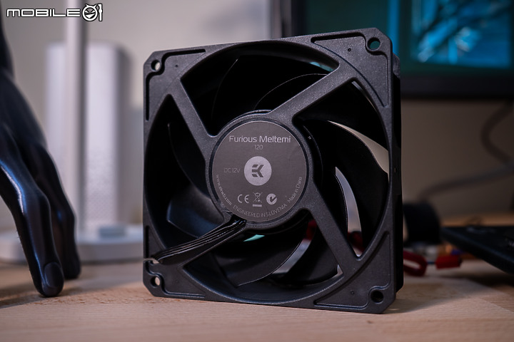 點我看大圖 阻斷夏日炎熱的白色沁涼 DeepCool Gamer Storm Castle 240EX White