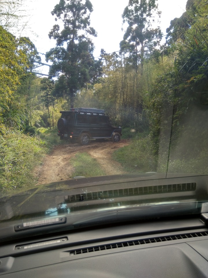 開四驅車就是要上山玩泥巴啊!