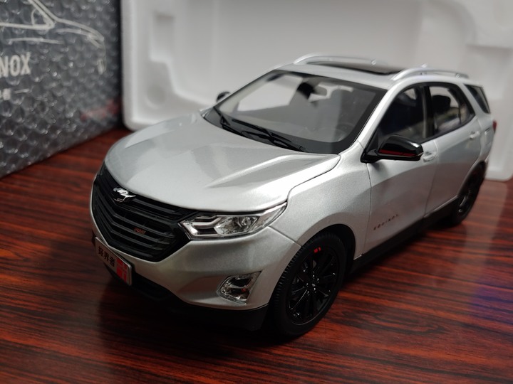 [開箱]1/18 CHEVROLET EQUINOX