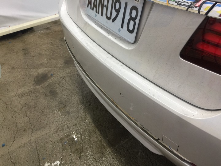 ［BMW 7系列］鍍膜分享 5年的白車鍍完還是一樣亮11