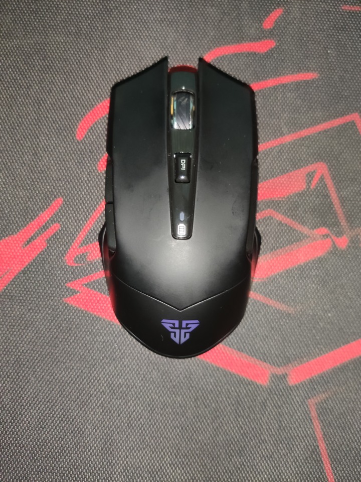 FANTECH WGC1 循環RGB燈效無線滑鼠 || 2.4G可充電的平價無線滑鼠