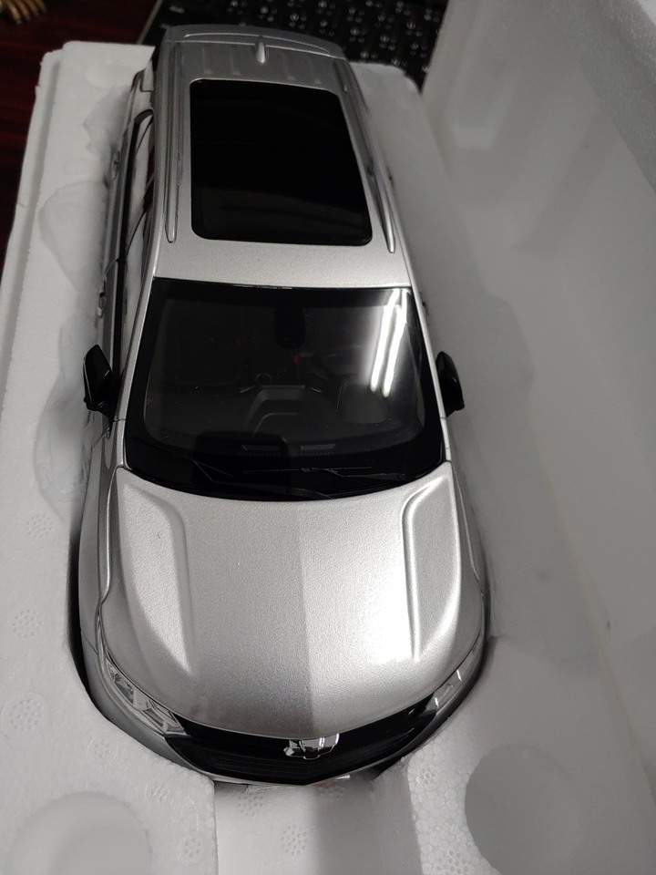 [開箱]1/18 CHEVROLET EQUINOX