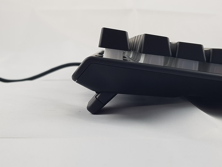「小亞開箱」 steelseries APEX 3 薄膜式鍵盤 防水靜音，低調秀一波