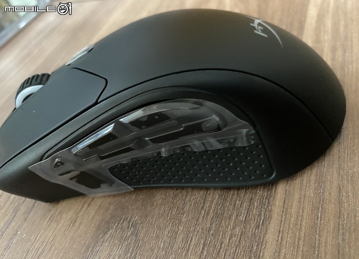 點我看大圖 多按鈕輕量經典手感 HyperX Pulsefire Raid 新鼠 FURY Ultra RGB 鼠墊開箱