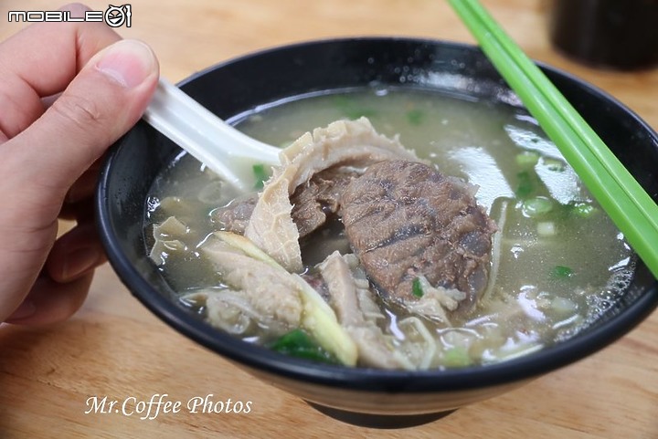 【澎湖三天兩夜】摩西分海散步去外島。早餐來碗牛雜湯、雙色飯團 (6)