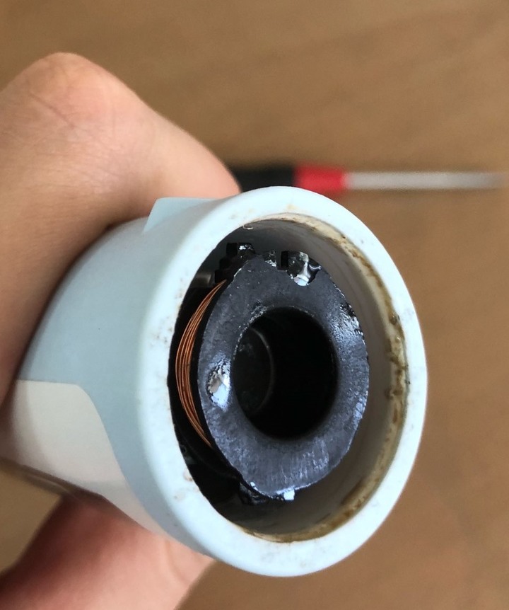 [更新] 飛利浦電動牙刷 HX6930 半年就壞了 (看起來還有2格電，電池沒壞)