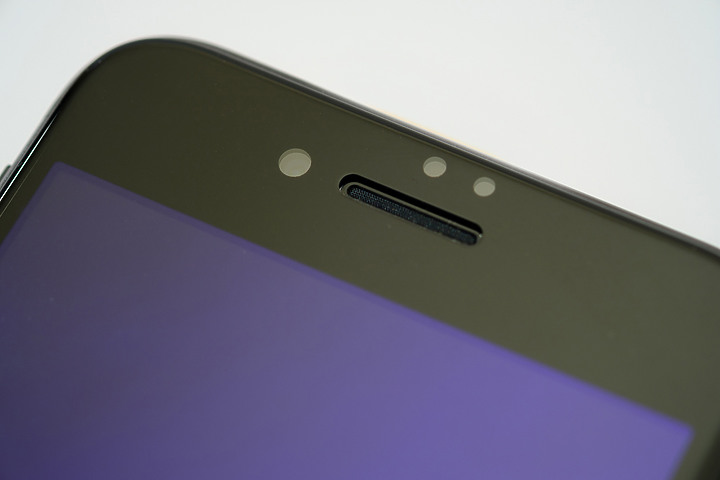 iPhone SE2 in STC 4.7吋螢幕保護貼 3D 9H抗藍光、QLA無線充電盤 開箱