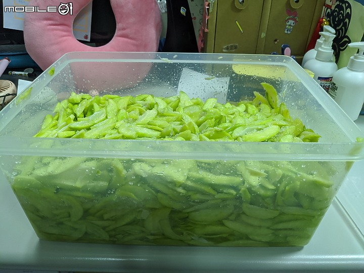 春末夏初就是青芒果的季節,動手來做芒果青吧~~