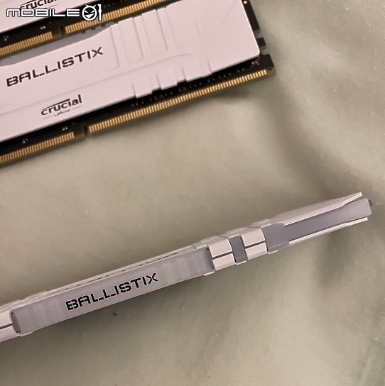 插好插滿 Crucial 美光 Ballistix 簡潔美型 DDR4 RGB
