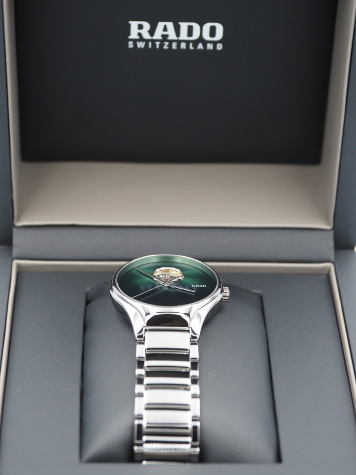 一窺極簡美學的 Rado True Secret 機械腕錶(開箱)