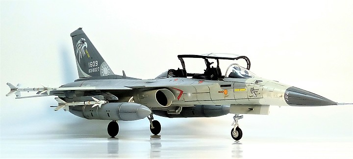 點我看大圖 FREEDOM 1/48 F-CK-1D 經國號戰機