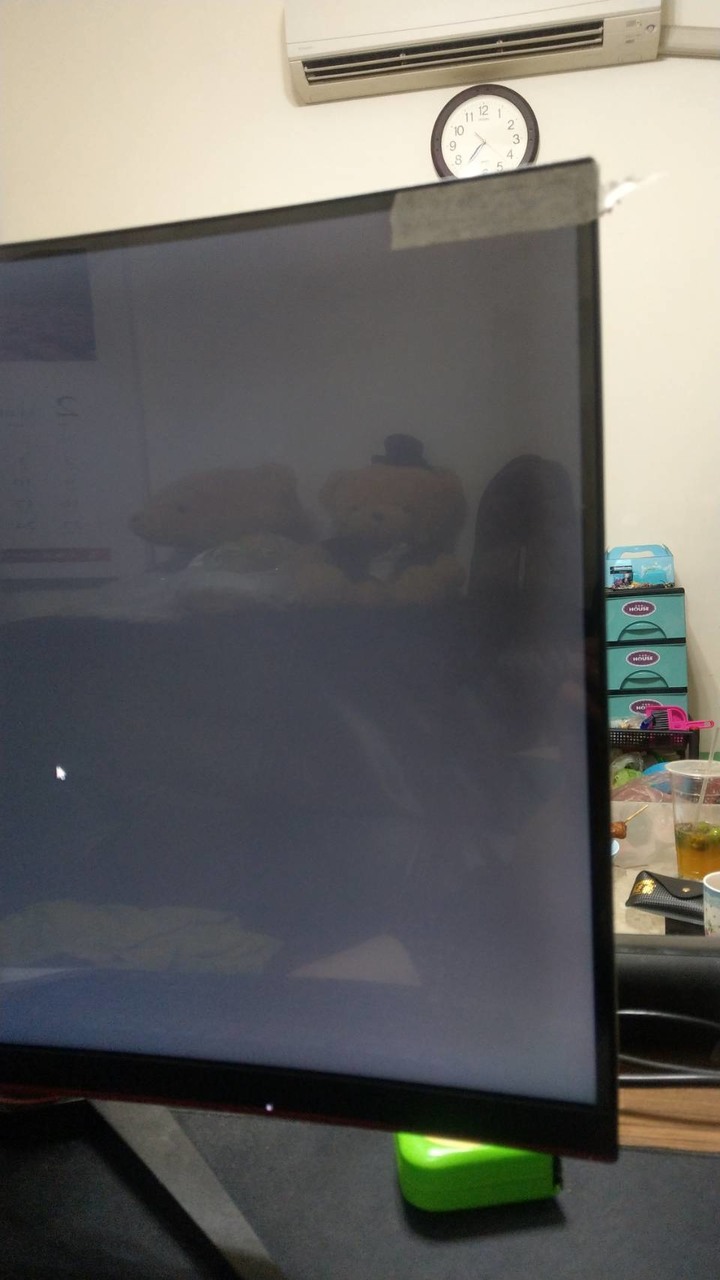 想請問營幕這是漏光問題嗎