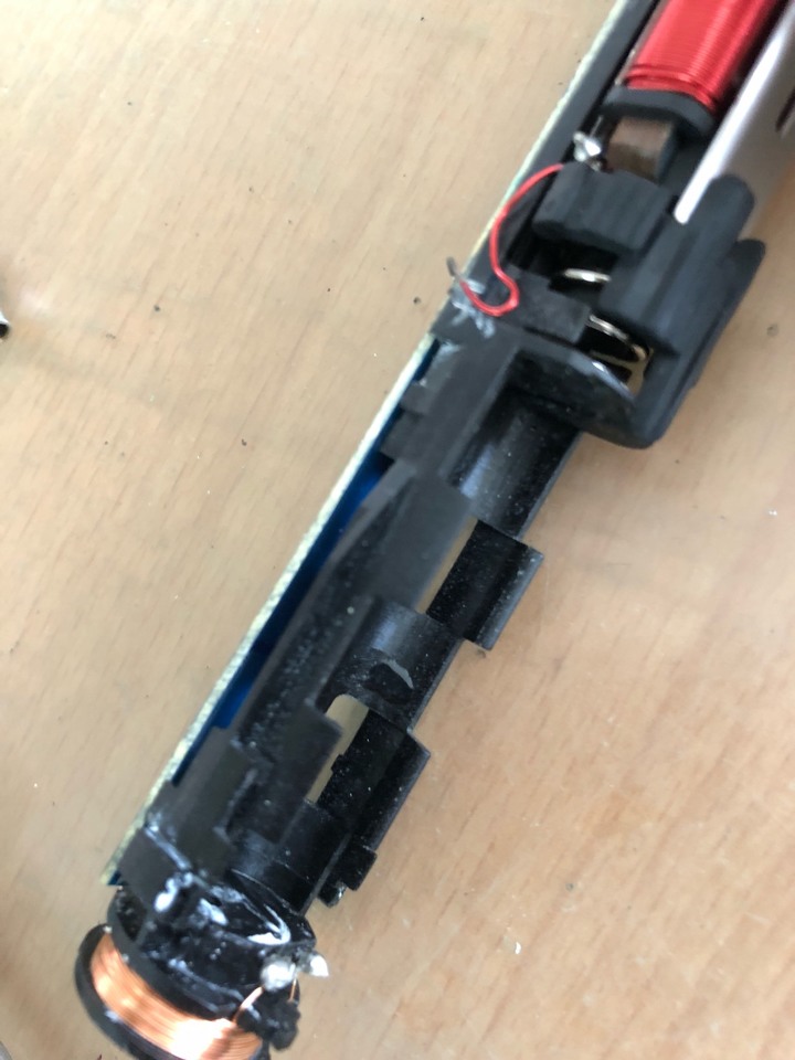 [更新] 飛利浦電動牙刷 HX6930 半年就壞了 (看起來還有2格電，電池沒壞)