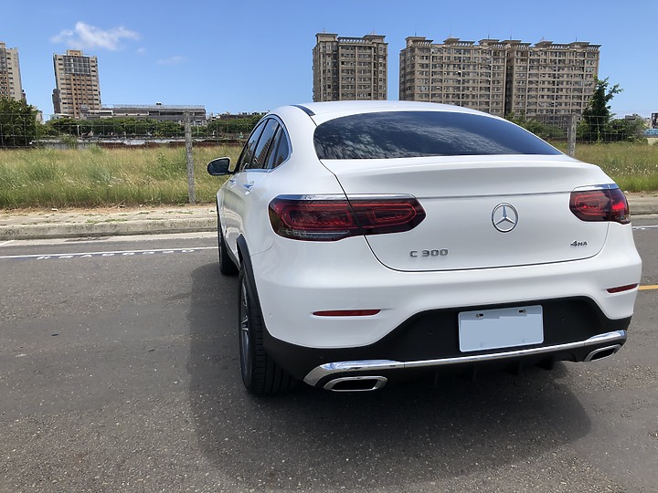 開箱 - GLC 300 COUPE 2020 白