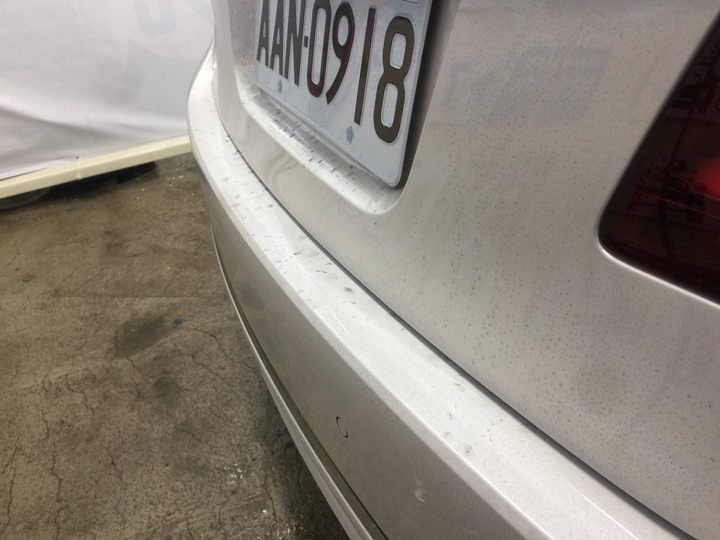 ［BMW 7系列］鍍膜分享 5年的白車鍍完還是一樣亮11