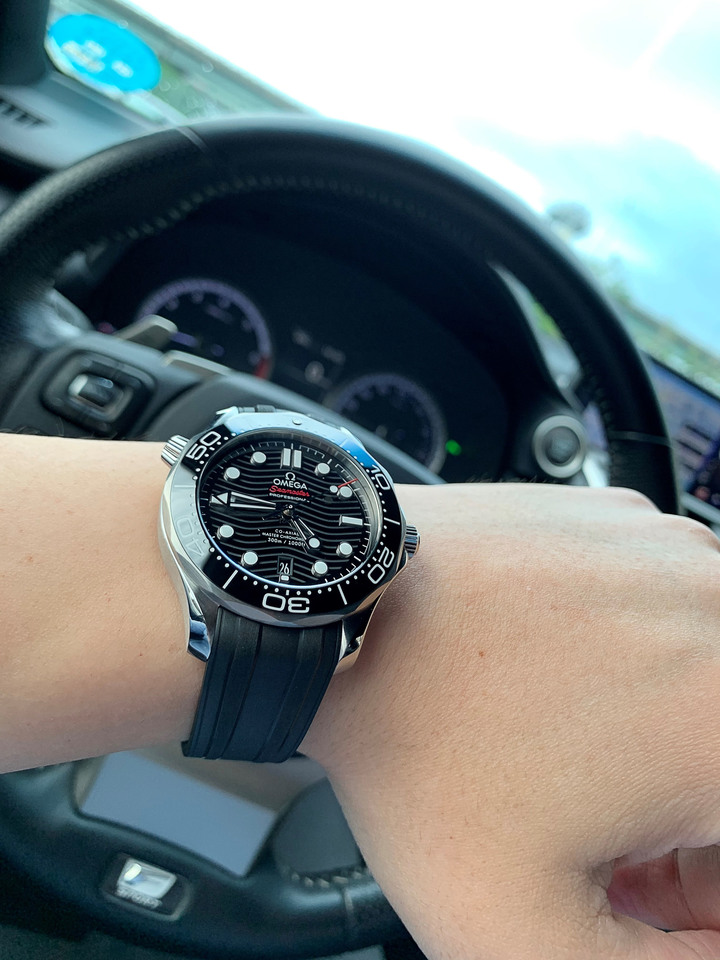 (簡單開箱) Omega 海馬 Seamaster 300 Diver (黑面，膠帶)