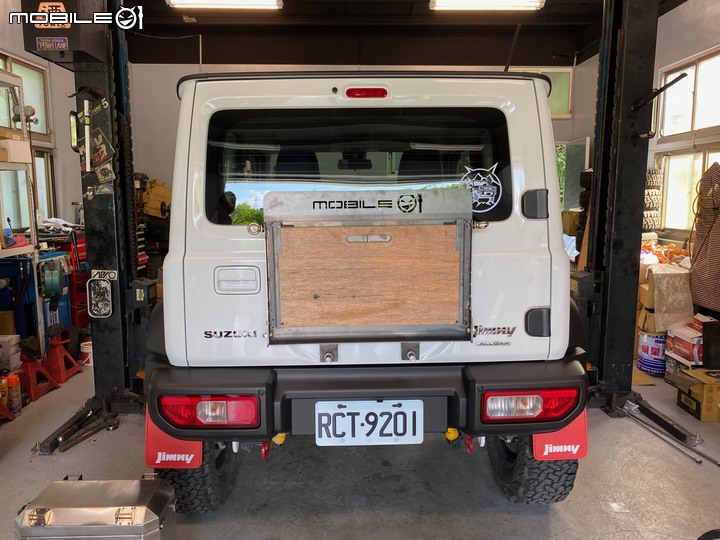 強者朋友幫我設計了一個Jimny後背架